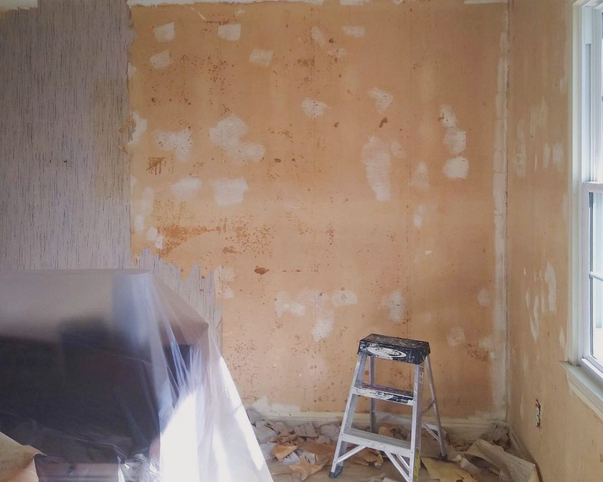 Wallpaper Removal In Residential Home